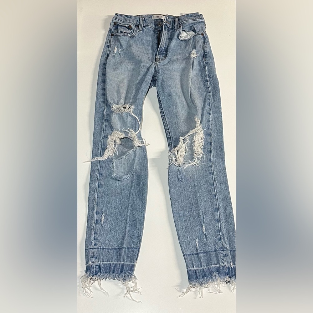 Abercrombie & Fitch High Rise Mom Jean, Size 27/4r, Very distressed